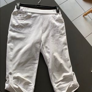 XS White Capris